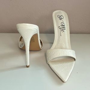 • BRAND NEW MISSLOLA STILETTOS •